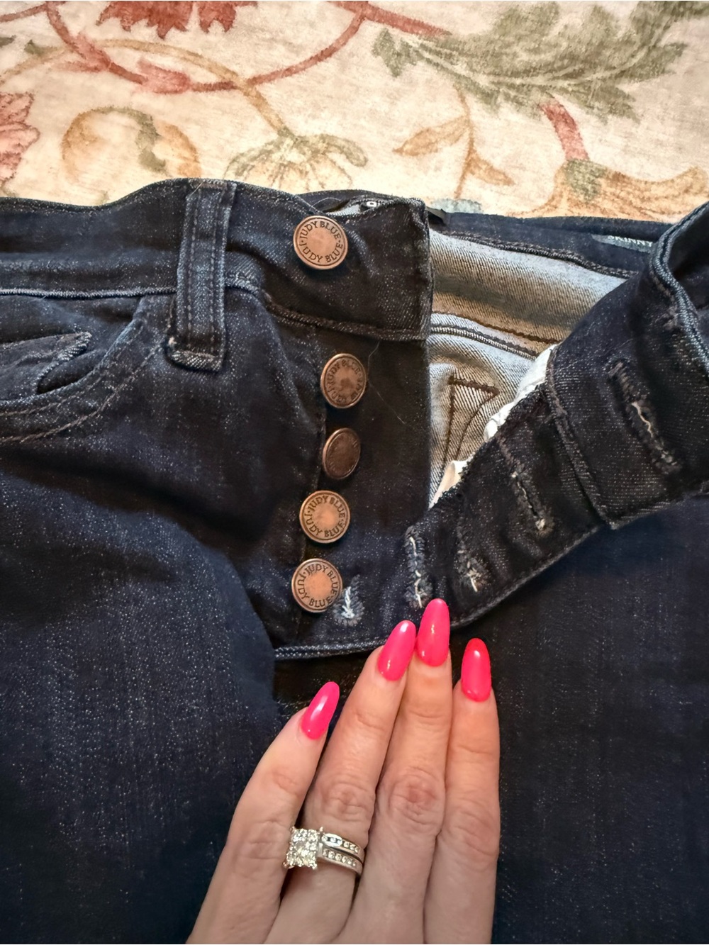 Judy Blue Viral
Skinny Jeans Dark Wash Stretch
High Rise Button Fly O - Picture 5 of 9